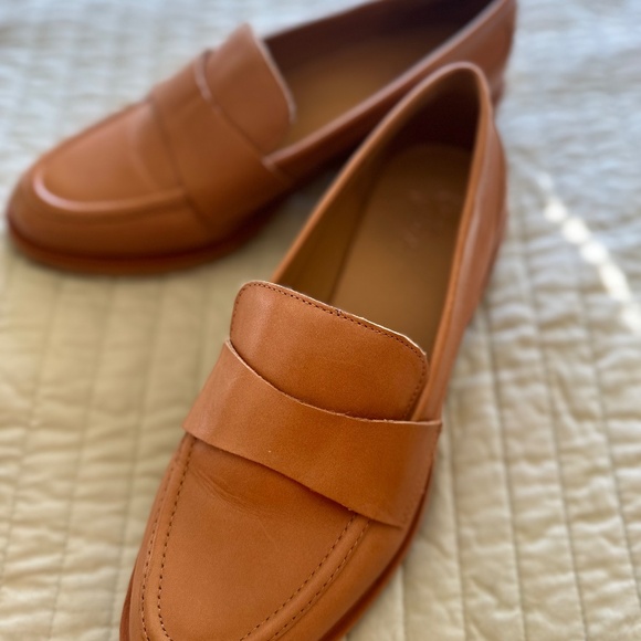 Crown Vintage Loafers (Women's 9) in light cognac--EUC - Picture 3 of 3